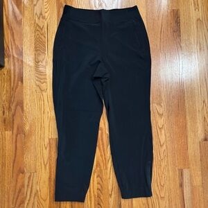 Athleta Brooklyn High-Rise Jogger in black. Zipper pockets and zippers at ankle